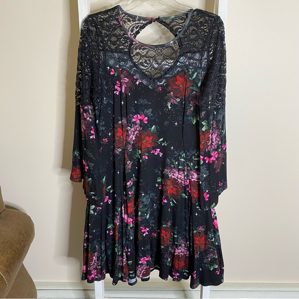 Torrid Super Soft Black Floral Lace Bell Sleeve Dress. Size 0.